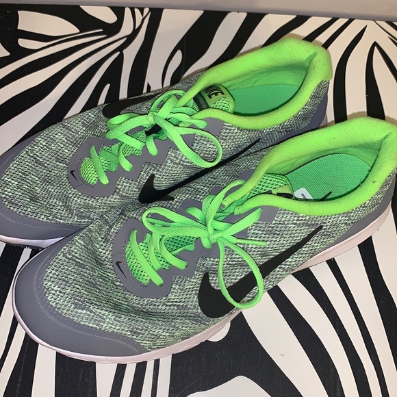 Nike Flex Experience RN4 lime green! - Picture 4 of 10